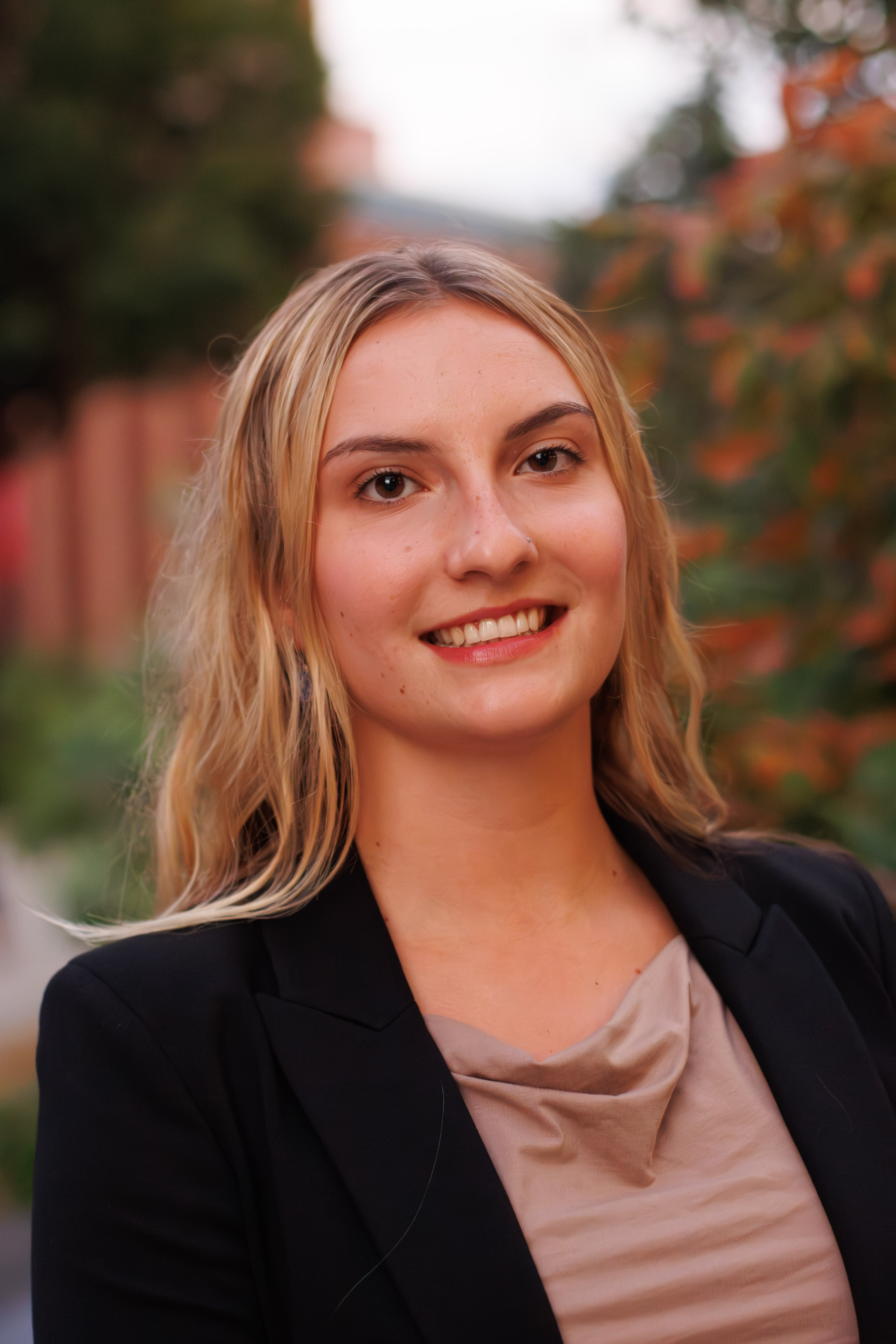 Rosa Ferdelman Headshot